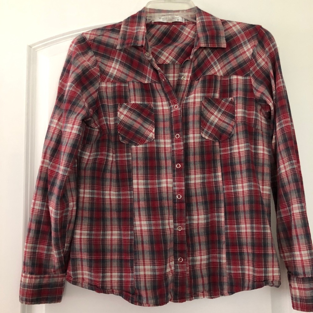 Long sleeve buttoned up shirt